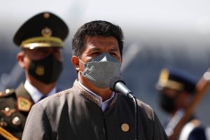 Perú: Presidente Castillo promete consultar si peruanos quieren una nueva Constitución
