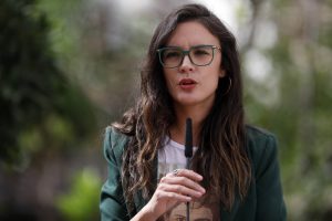 Camila Vallejo defiende silencio de ministra Siches: “Va a hablar en su momento”