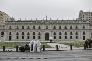 Explosión de automóvil frente a La Moneda: Fiscalía investiga posible inmolación