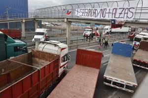 Se cumple ultimátum: Gobierno invoca Ley de Seguridad del Estado contra camioneros en paro