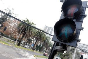 Estragos tras el temporal: Estas son las esquinas con semáforos apagados en Santiago