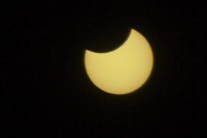 Eclipse parcial de Sol en Chile: ¿A qué hora será el evento astronómico de este sábado?