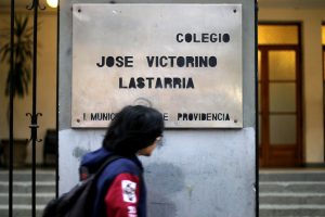 Liceo Lastarria confirma expulsión de alumnos denunciados por acoso: Caso desató protestas