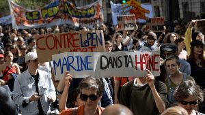VIDEO| Miles de personas salen a las calles de Francia a protestar contra la ultraderecha
