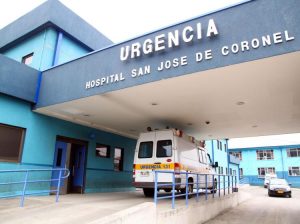 Enfermeros del Hospital de Coronel permanecen en paro por denuncias de maltrato laboral