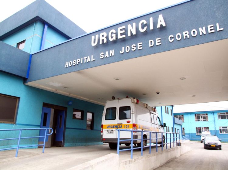 Enfermeros del Hospital de Coronel permanecen en paro por denuncias de maltrato laboral