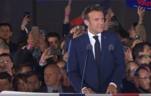 Macron se impone a la ultraderechista Marine Le Pen y es reelecto presidente de Francia