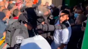 Violencia entre israelíes y palestinos llega hasta Jerusalén y deja cientos de heridos