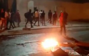 VIDEO| Turba de personas saquea supermercado en Talagante: Casi 50 detenidos