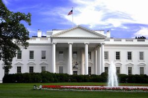 La Casa Blanca reconoce "riesgo" de recesión en EE.UU ante elevada inflación