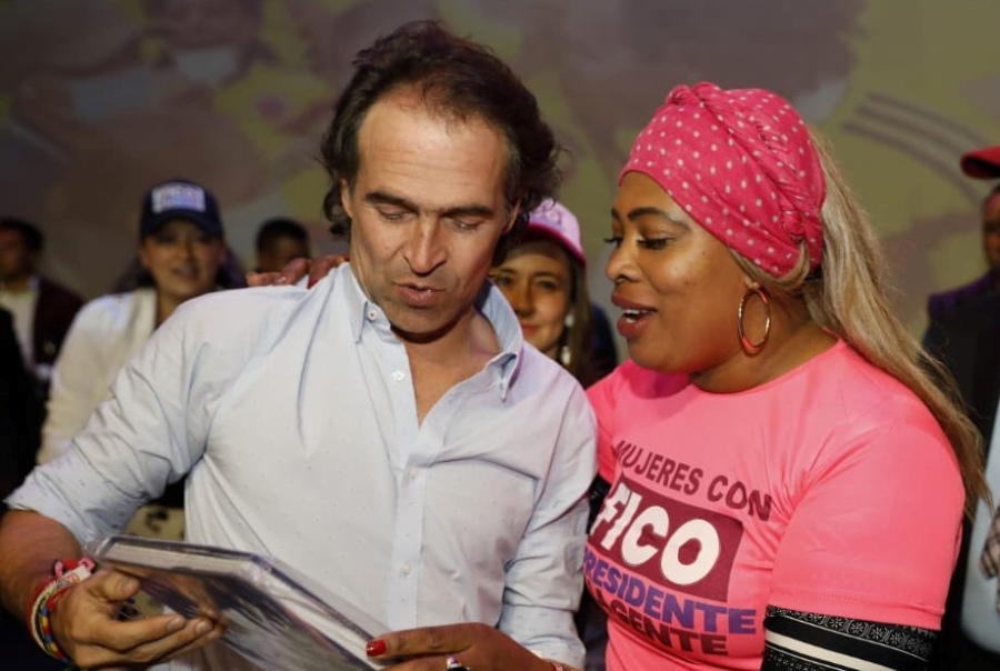 Policía de Colombia investiga espionaje a candidato presidencial y posible plan de atentado