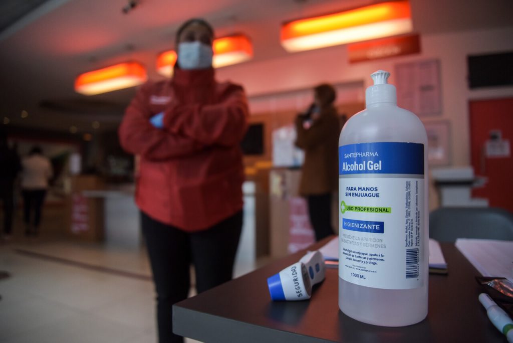 Minsal ordena retiro de desinfectante usado en hospitales por presencia de bacterias