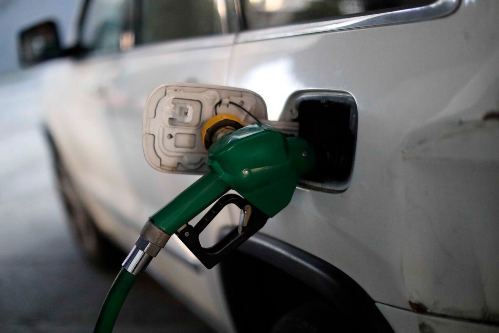 Camioneros siguen con el paro y ENAP advierte un posible desabastecimiento de combustibles