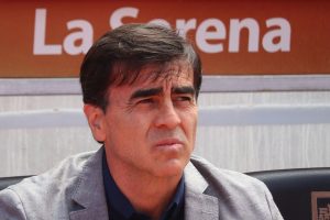 Agente de Gustavo Quinteros es claro: “Él quiere dirigir a la Selección Chilena”