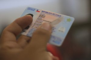 Carnet de identidad vencidos tienen nueva prórroga: ¿Incluirá el Plebiscito de Salida?