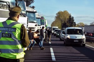 Camioneros deponen paro en Ruta 5: Gobierno buscará responsables por bloqueo de ambulancia