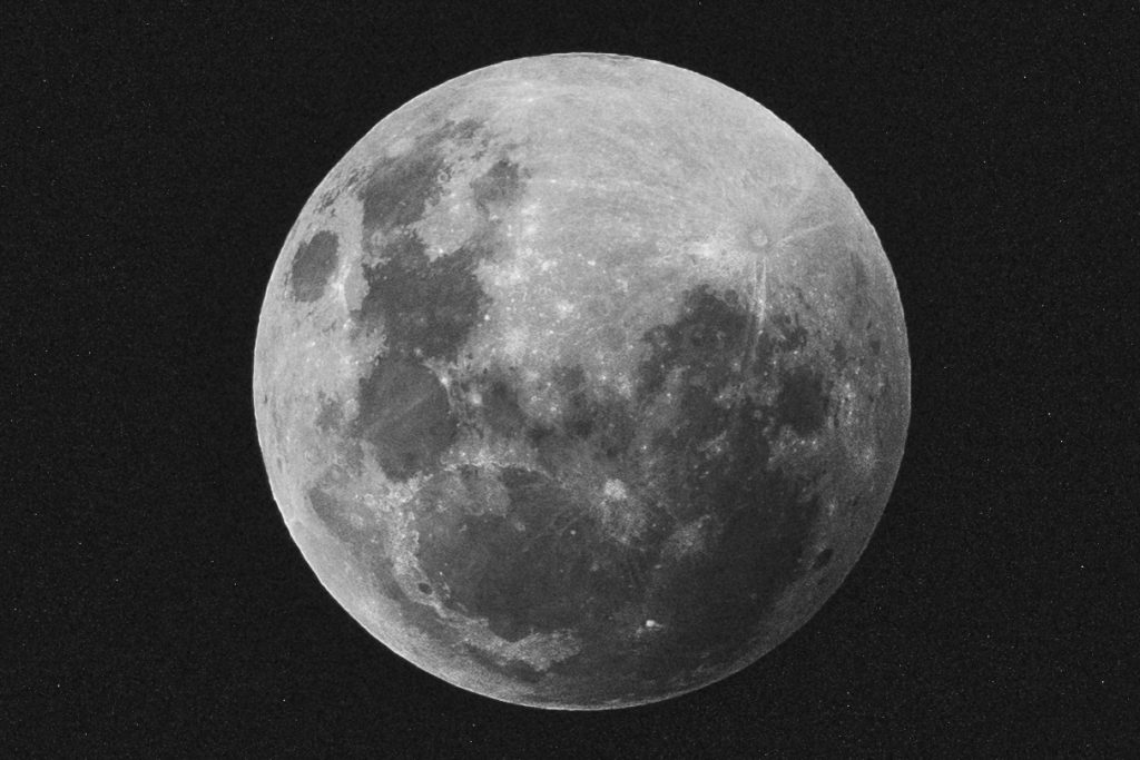 La «luna del cazador»: De qué se trata el primer fenómeno astronómico en primavera