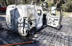 Nuevos incidentes en liceos: Atacan bus en Barros Borgoño y queman furgón en el INBA
