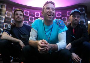 Con un espectáculo lleno de efectos Coldplay inició en Río gira que lo traerá a Chile