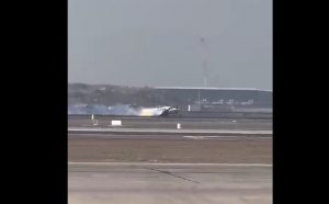 VIDEO| Emergencia en Aeropuerto de Pudahuel por avioneta con falla en tren de aterrizaje