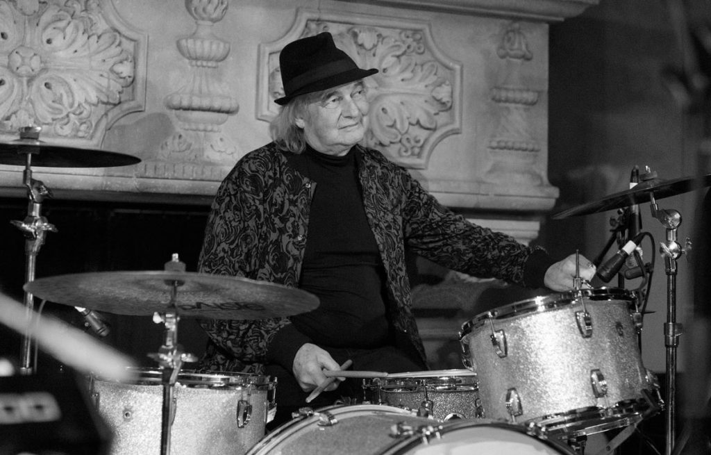 Jueves trágico: Se confirma la muerte de Alan White, eterno baterista de ‘Yes’