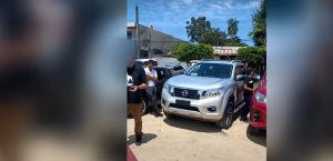 Bolivia: Policía destituye a dos jefes y a 22 funcionarios por vínculos con robos de autos en Chile
