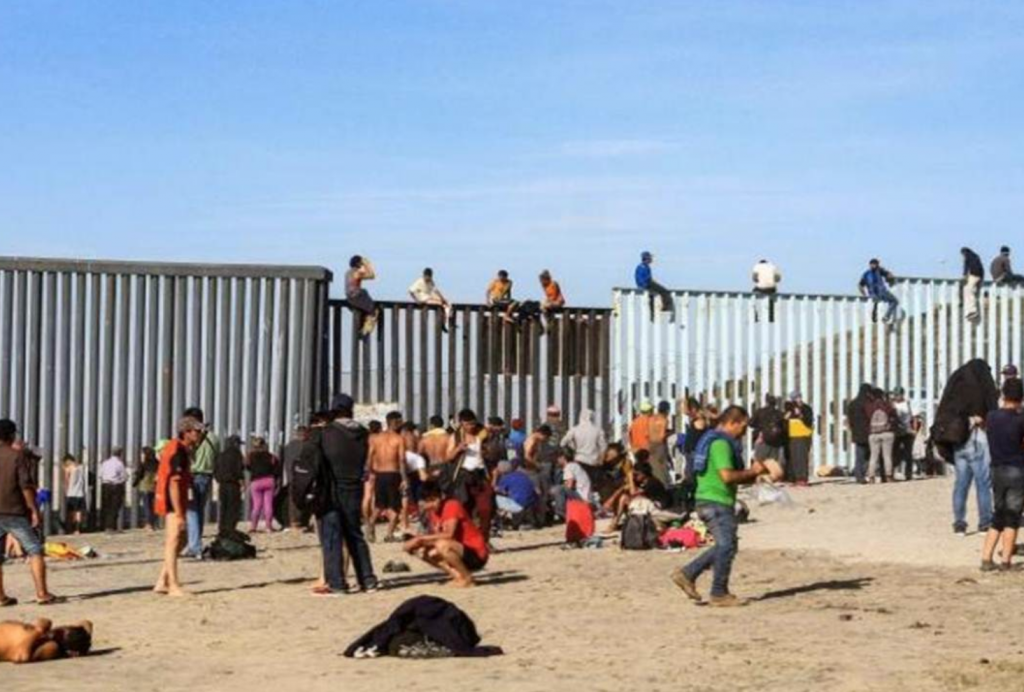 EE.UU. insiste en pedir a los migrantes que «no vengan, la frontera no está abierta»