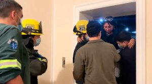 VIDEO| Convencional Giovanna Grandón quedó atrapada en ascensor y debió ser rescatada