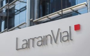 Lavado de activos por $1.700 millones: La querella que complica a LarrainVial