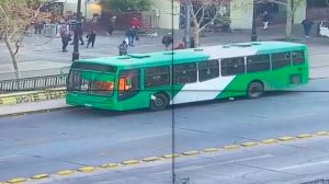VIDEO| Queman segundo bus del Transantiago: Ahora en Alameda esquina Serrano