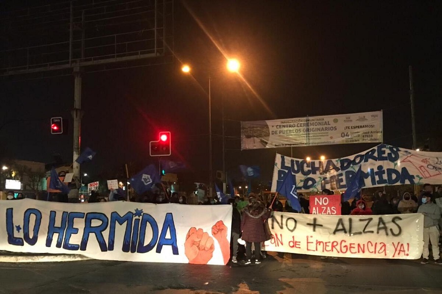 Pobladores de Lo Hermida protestan por alzas de precios: «Son provocadas por la colusión»