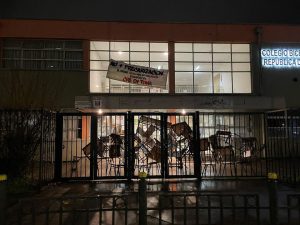 Liceos de Concepción tomados: Estudiantes reclaman mala infraestructura y alimentación