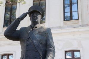 Tras solicitud de exprisioneros políticos: Corte ordena retirar estatua de almirante Merino