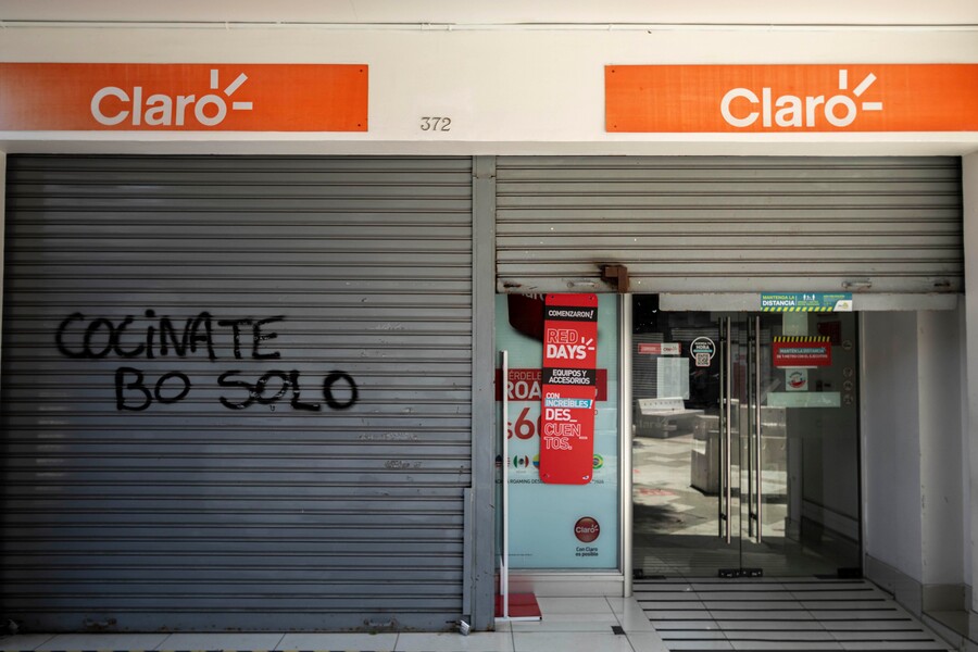 Vendedores de Claro acusan cambio unilateral en sus contratos y baja del 50% en salarios