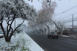 VIDEO| Así fue la sorpresiva nevazón que cayó este miércoles en Chillán