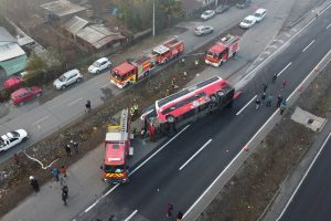 Buses interurbanos protagonizan graves accidentes de tránsito en Champa y Pudahuel