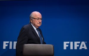 Blatter acusa dolores en el pecho y evade declarar en el juicio por fraude en la FIFA