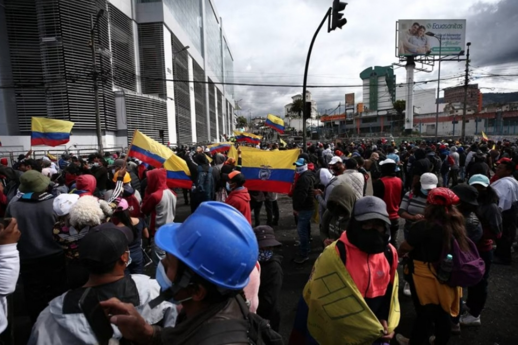 Ministro de Gobierno de Ecuador está "convencido" de que Lasso no será destituido