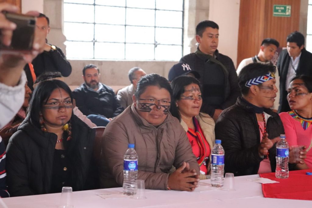 Ecuador: Gobierno e indígenas inician un diálogo para poner fin a protestas
