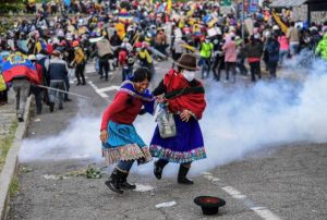 Protestas en Ecuador dejan cuatro muertos que el gobierno cataloga como "daño colateral"