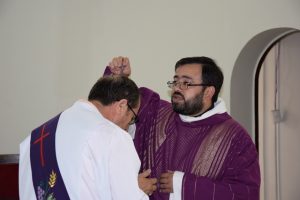 Sacerdote Roberto Valderrama es declarado culpable de abuso sexual y queda suspendido