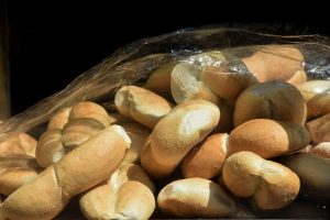 Descuento en el pan para adultos mayores: ¿Qué se debe presentar para este beneficio?