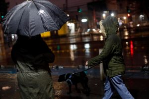 Regresan las precipitaciones esta semana: ¿Alcanzará a llover en Santiago el miércoles?