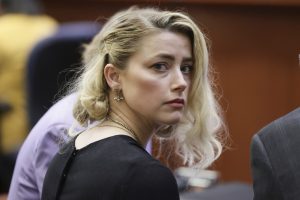 Amber Heard pide anular juicio contra Johnny Depp por error con el jurado