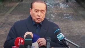 Berlusconi descarta contactos con embajador ruso en Roma durante crisis del gobierno