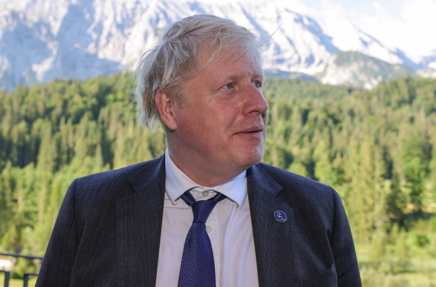 La contienda por suceder a Boris Johnson desangra al partido «tory»