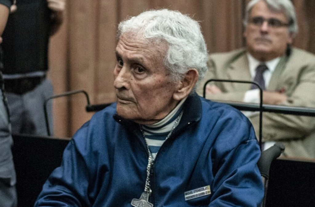 Murió a los 93 años el genocida de la dictadura argentina Miguel Etchecolatz