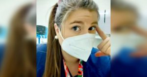 Enfermera apuñalada en Las Condes es internada otra vez tras complicaciones: Padre entregó detalles