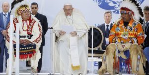 Papa Francisco pide perdón en Canadá por abuso a indígenas en internados católicos