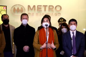 Ministra Siches lidera operativo anti comercio ambulante en el Metro